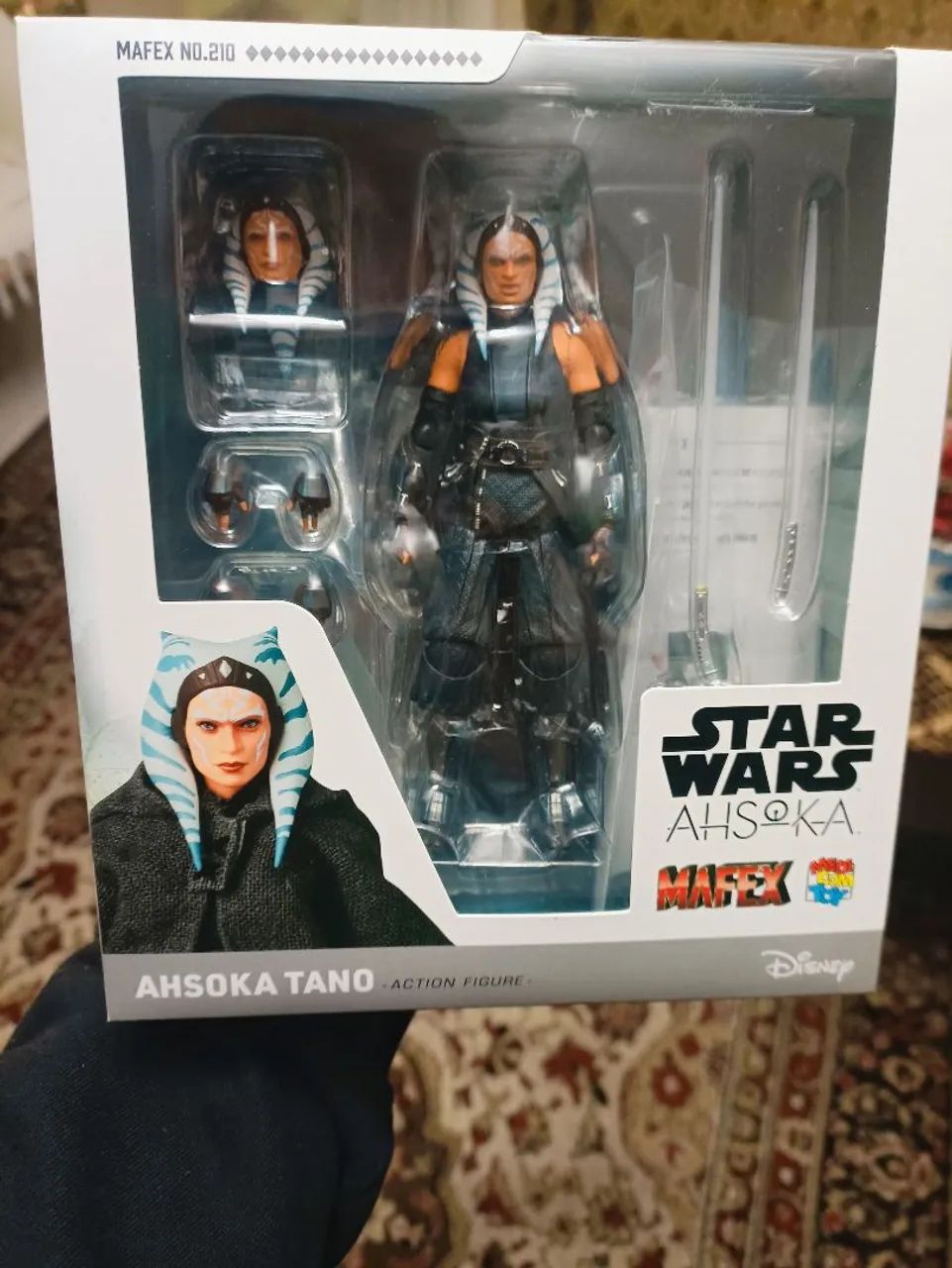 Star Wars - AHSOKA Mafex action figure - Brinquedos e Jogos