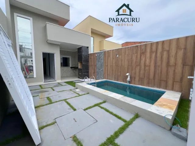 Vendo casa com três quartos e piscina no Paracuru.