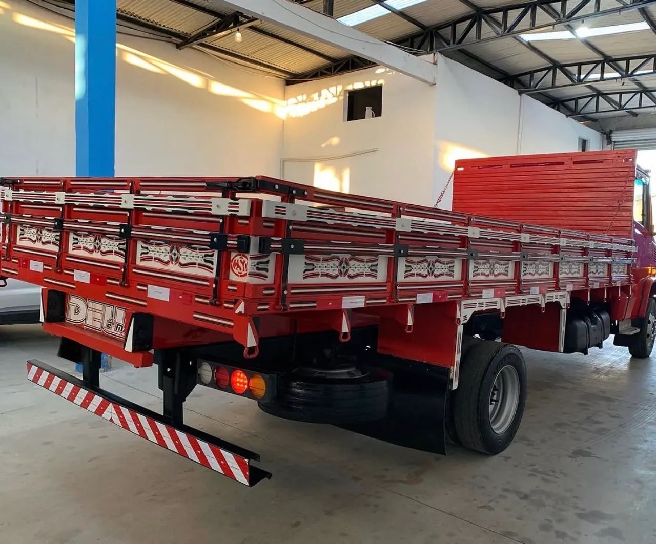 Mb 710  Carroceria  - Foto 4