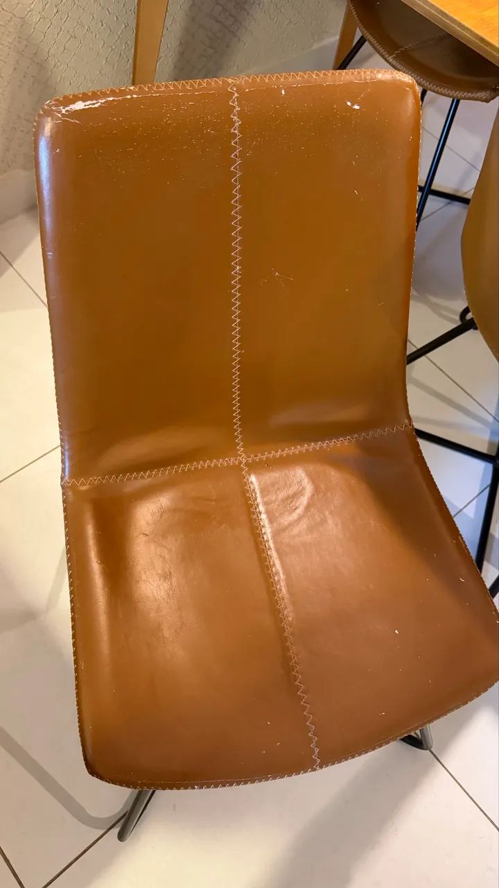 CONJUNTO DE MESA E CADEIRAS - Foto 3