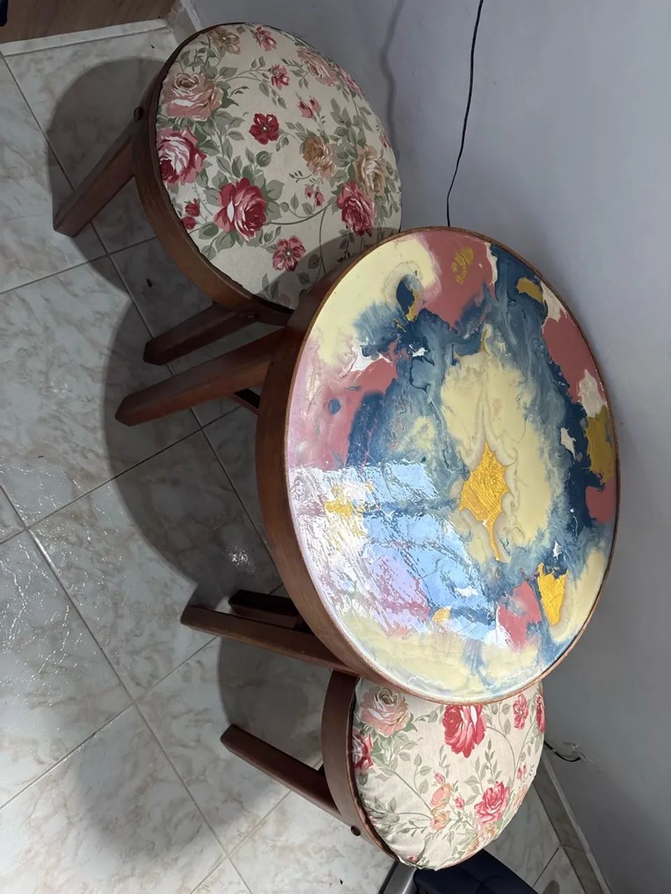 CONJUNTO ALEMÃO MESA E BANCOS EM PERFEITO ESTADO - Foto 5