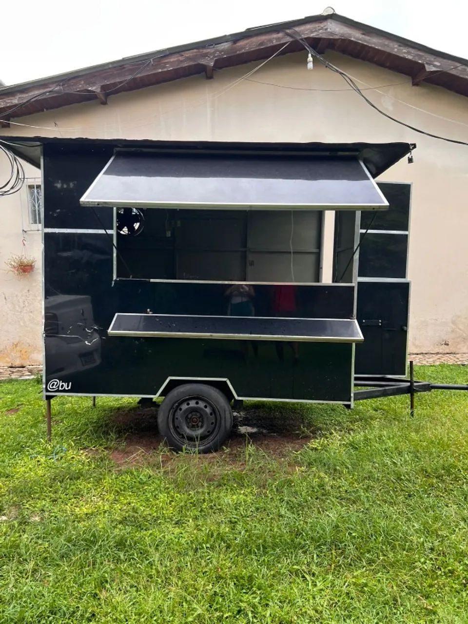 VENDE-SE FOOD TRUCK COM BANQUINHOS E MESAS - Foto 2