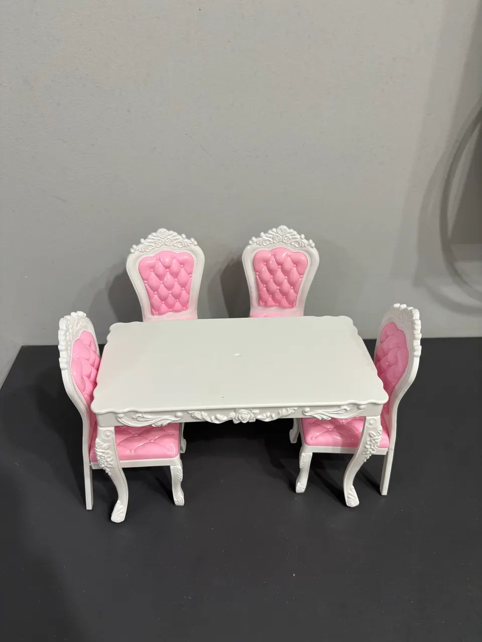 Kit mesa + cadeiras casa da barbie 