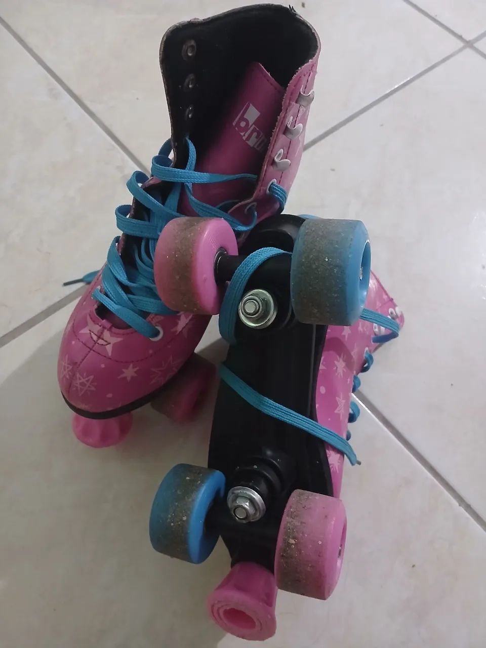 Patins com capacete  - Foto 3