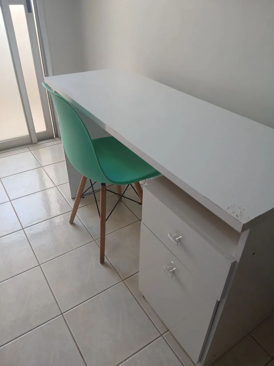 Mesinha de escritório com cadeira