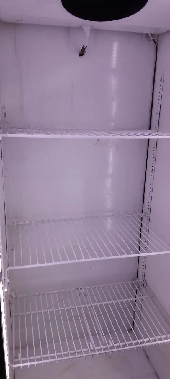 Geladeira expositora - Geladeiras e Freezers - Calmon Viana, Poá
