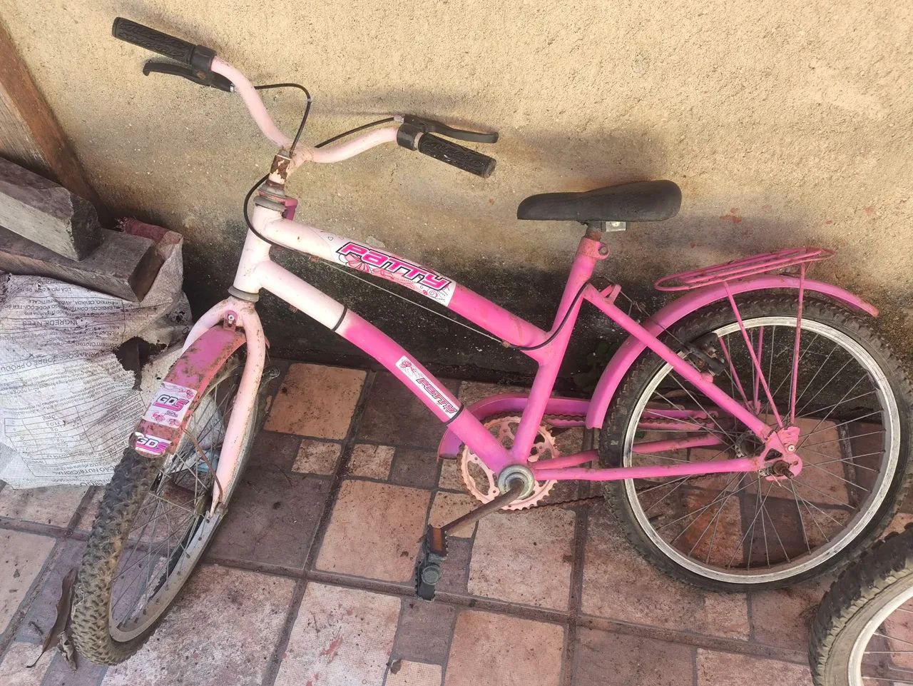 Bicicleta infantil antiga. 
