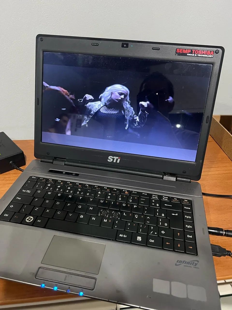 Notebook Toshiba funcionando faço envio - Foto 4