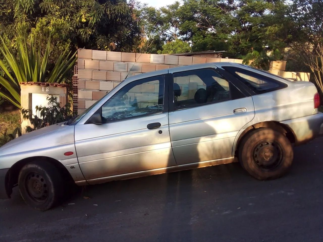 Ford Escort Escort GL 1.8i 16V 4p 2001