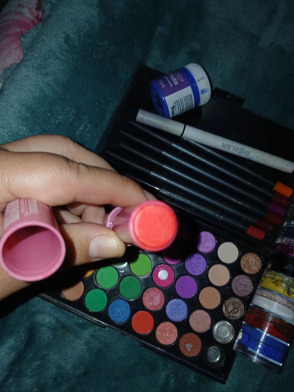 Kit com Maquiagem sombra lápis etc - Foto 3