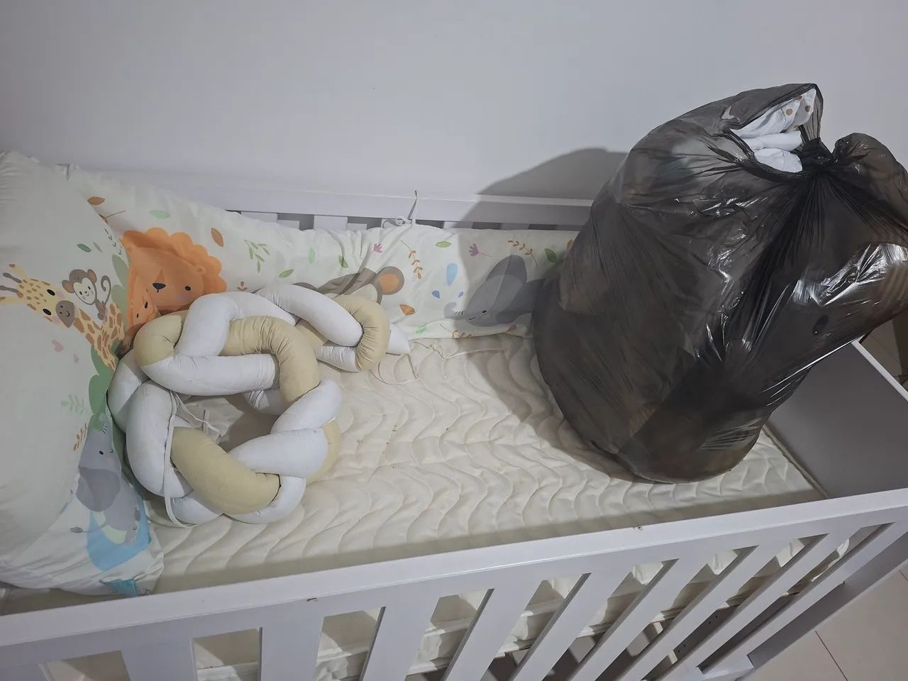 Berço com colchão 