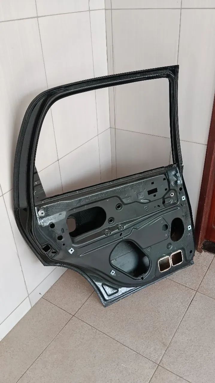 Porta traseira lado esquerdo e paralama lado esquerdo. - Foto 5