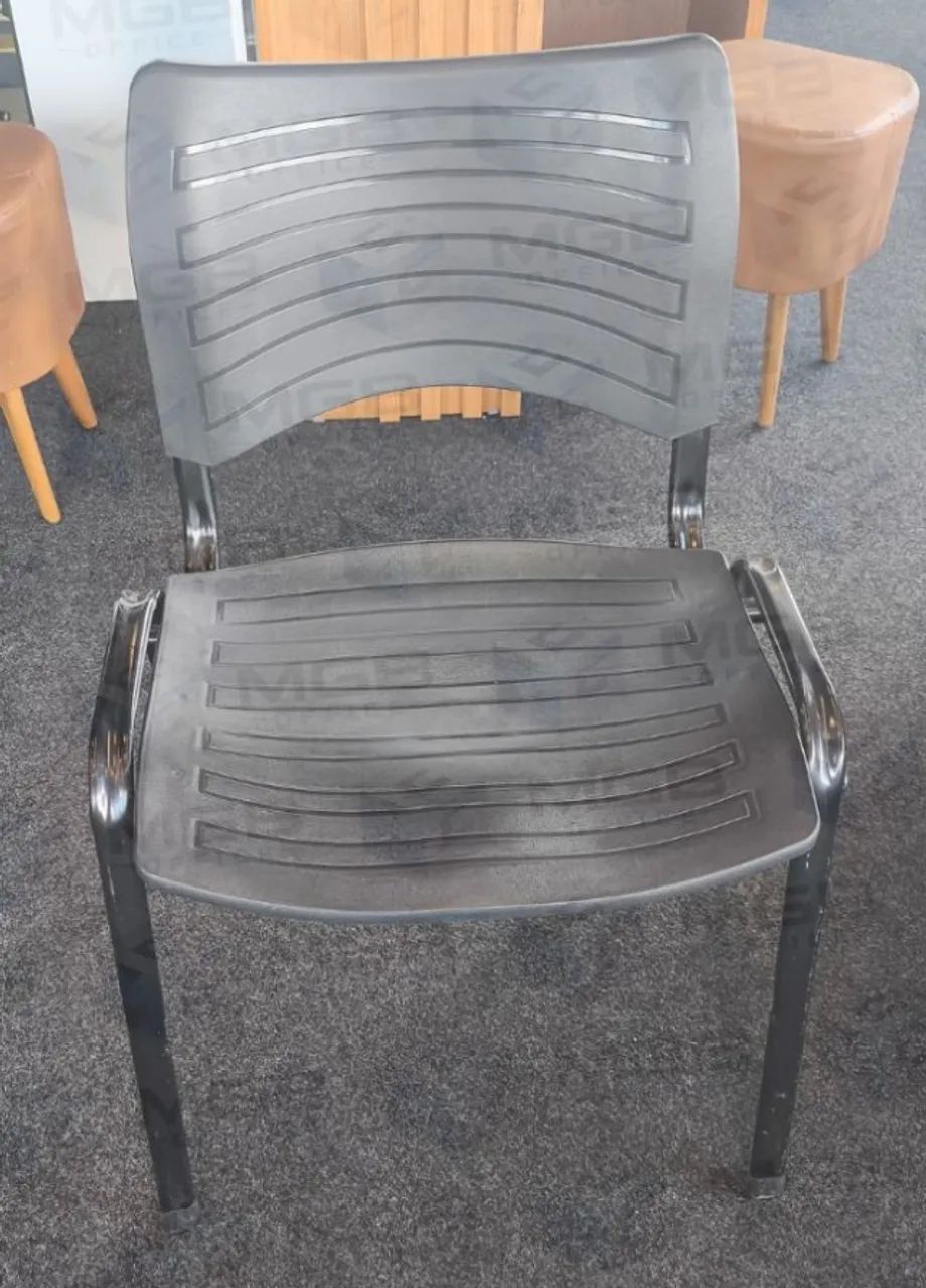 Cadeira de Plástico Turim Base Feita em Aço c\Pintura eletrostática ENTREGAMOS DF E ENTO