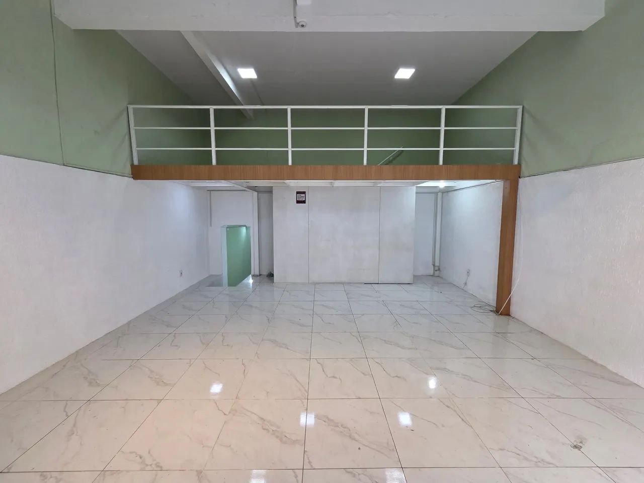 Loja Comercial c/ Mezanino no Cambuci