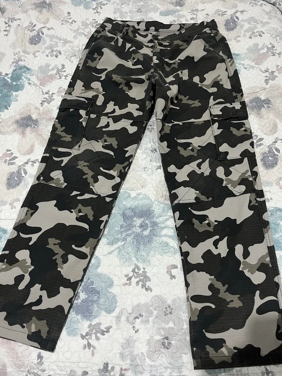 Calça Cargo Camuflada (46)