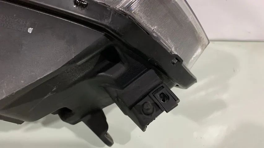 Farol esquerdo tracker 2017 2018 2019 - Foto 5