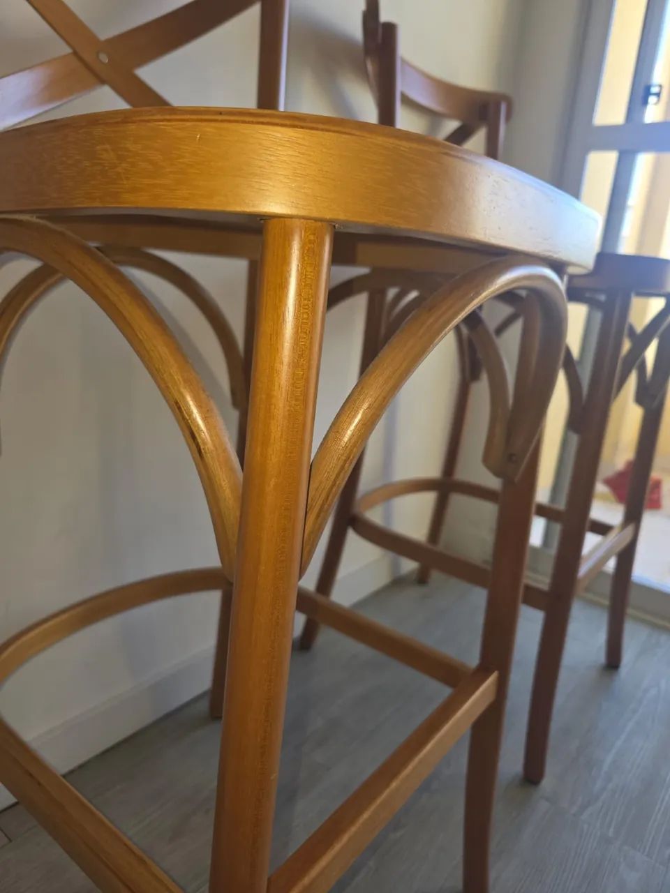 Banquetas de madeira Freijó