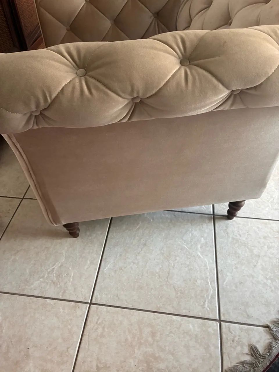 Poltrona sofisticada de veludo capitonê  - Foto 2