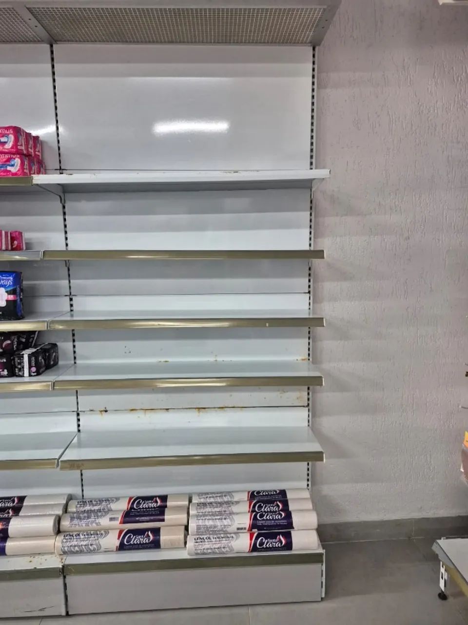 Gôndolas de parede - 14 modulos disponíveis
