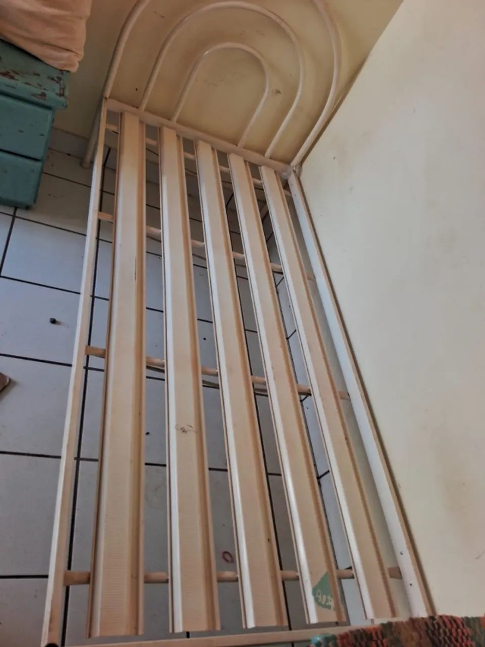 vende-se cama de solteiro tubular - Foto 2