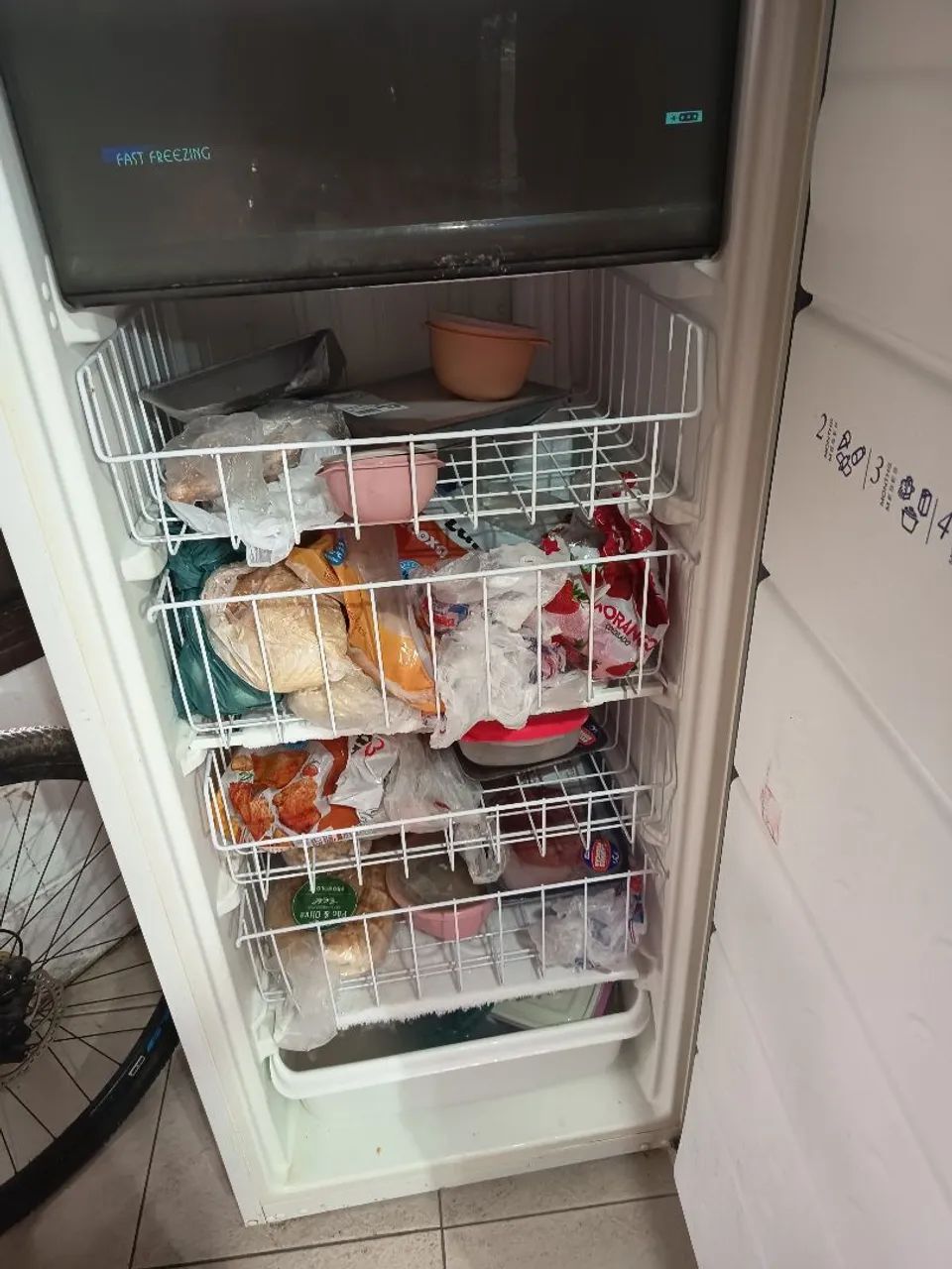 Freezer vertical consul