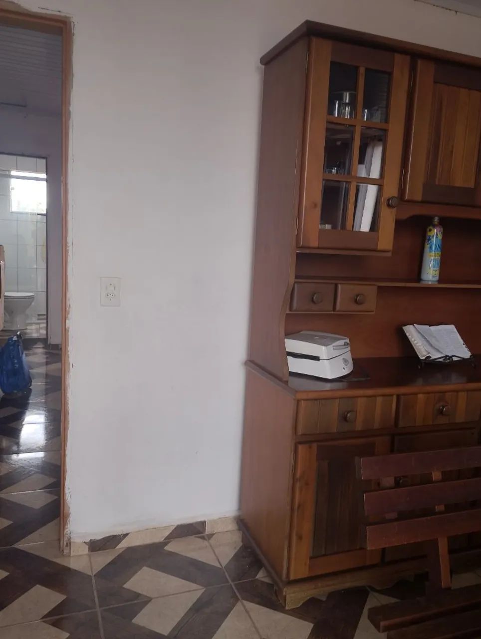 Conjunto de armário com mesa e banco de madeira macissa  - Foto 5