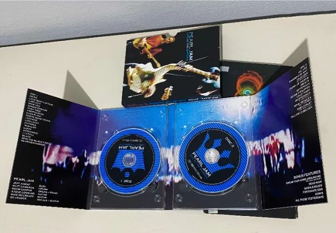 Dvd Duplo Pearl Jam Live At The Garden e Cds - Foto 2