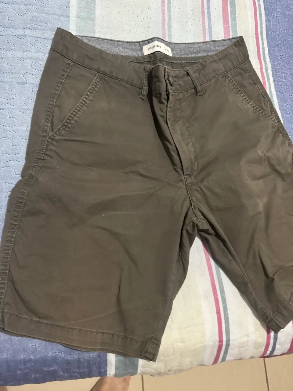 Bermuda Hering verde tamanho 40 sem marcas de uso 