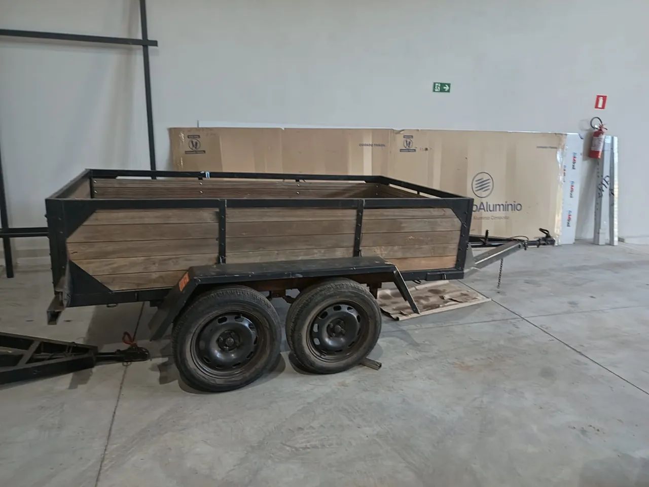 Carretinha 2 eixos em excelente estado - Foto 4