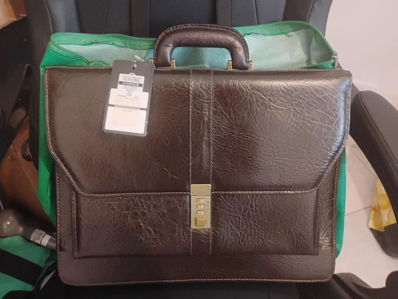 Bolsa Semi nova Le postiche com código 