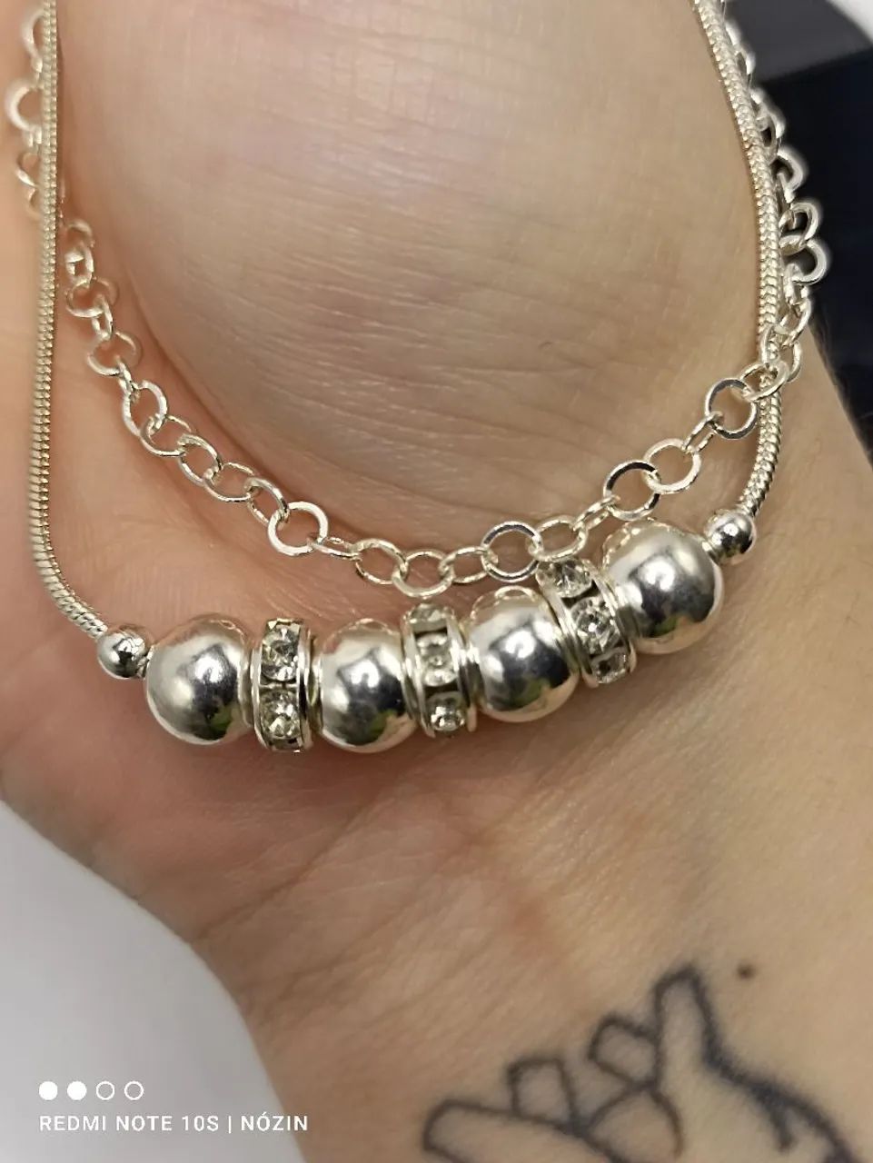 Pulseira banhada a prata de bolinhas e strass. - Foto 2