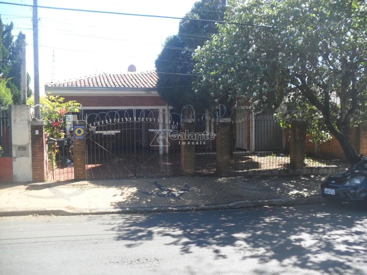 Casa para alugar com 03 quartos no Parque São Quirino, Campinas