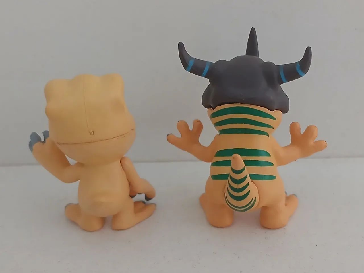 LOTE DUPLA BONECOS ACTION FIGURES MINIATURAS DIGIMON AGUMON E GREYMON - Foto 2