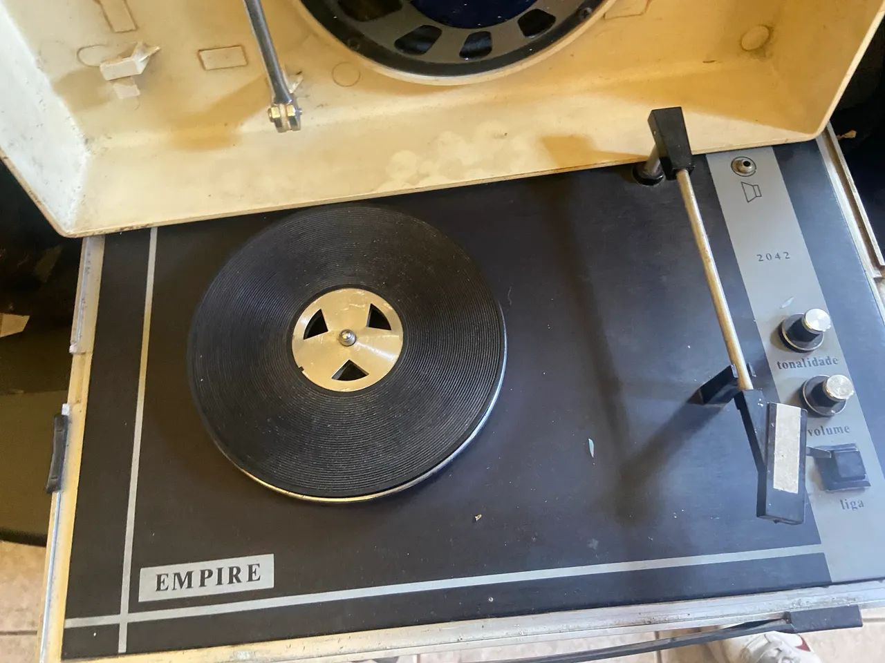 Toca discos com caixa de som portátil raridade  - Foto 4