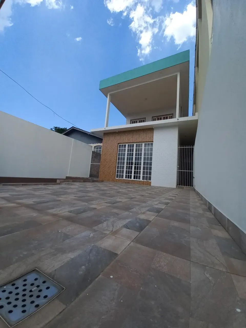 Linda casa com 4 quartos na Compensa