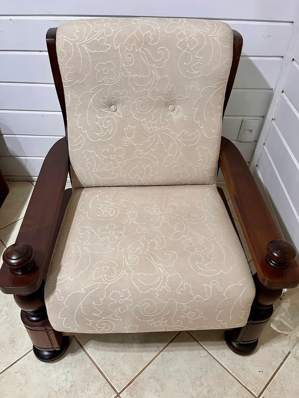 Conjunto de Sala Colonial em Madeira Maciça - Sofá 4 Lugares + 2 Poltronas - Foto 2