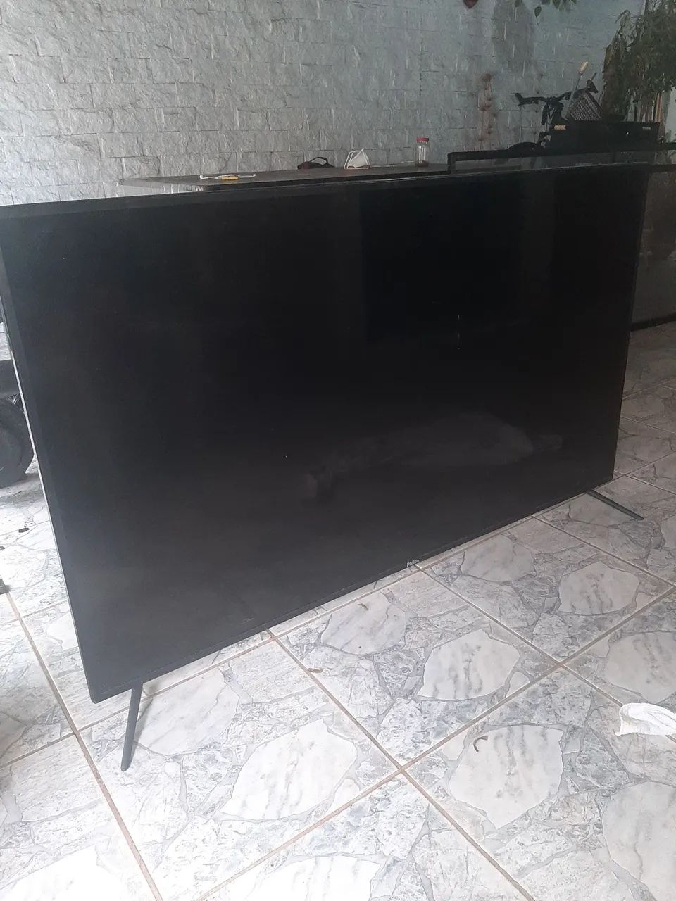 TV de 65 polegadas Philco. Está parada sem funcionar. Ideal para tirar peças. R$ 300,00
