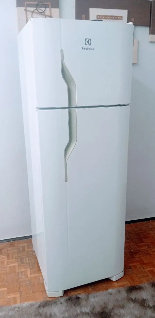 Geladeira 220 vts Eletrolux 340 L 