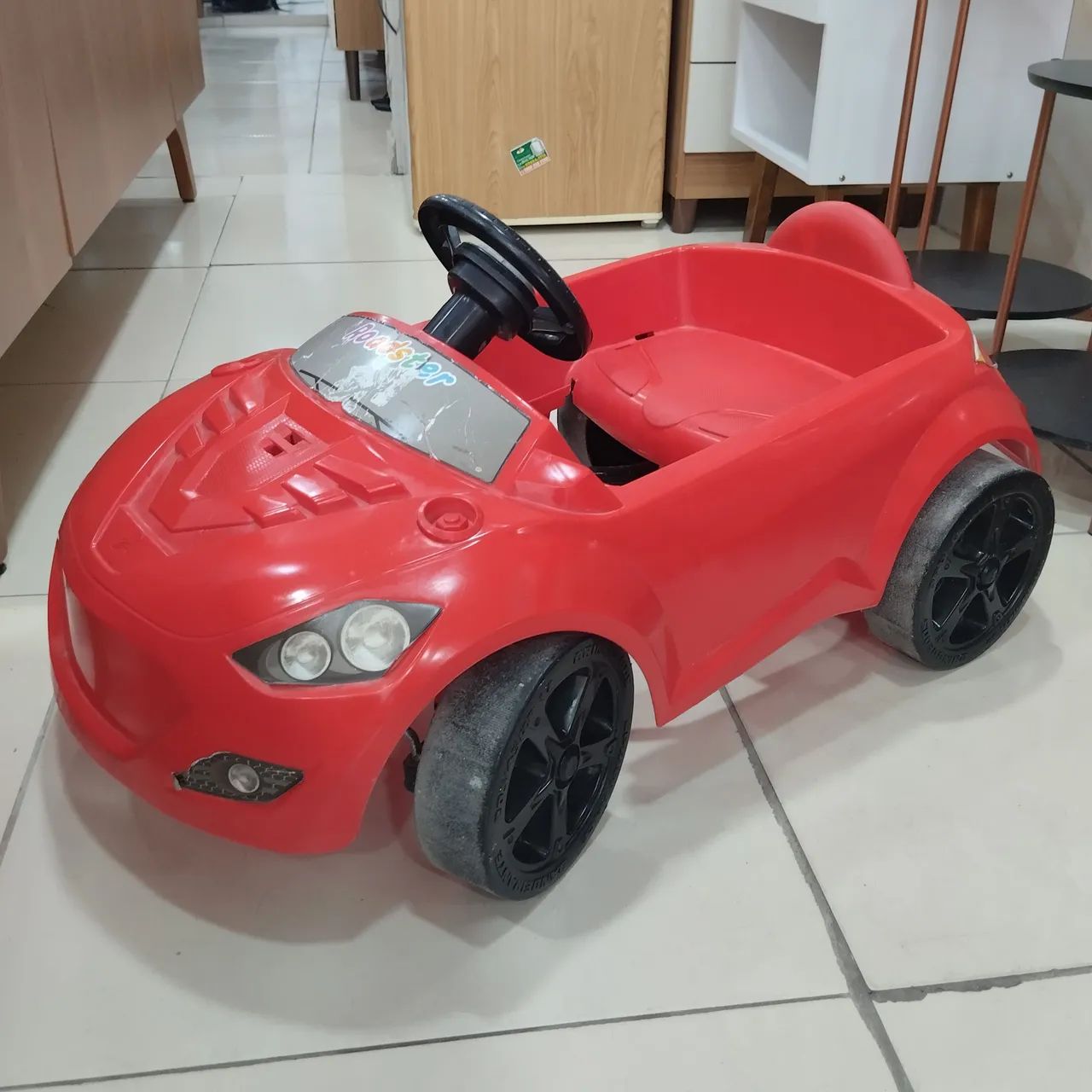 Carrinho de pedal infantil 