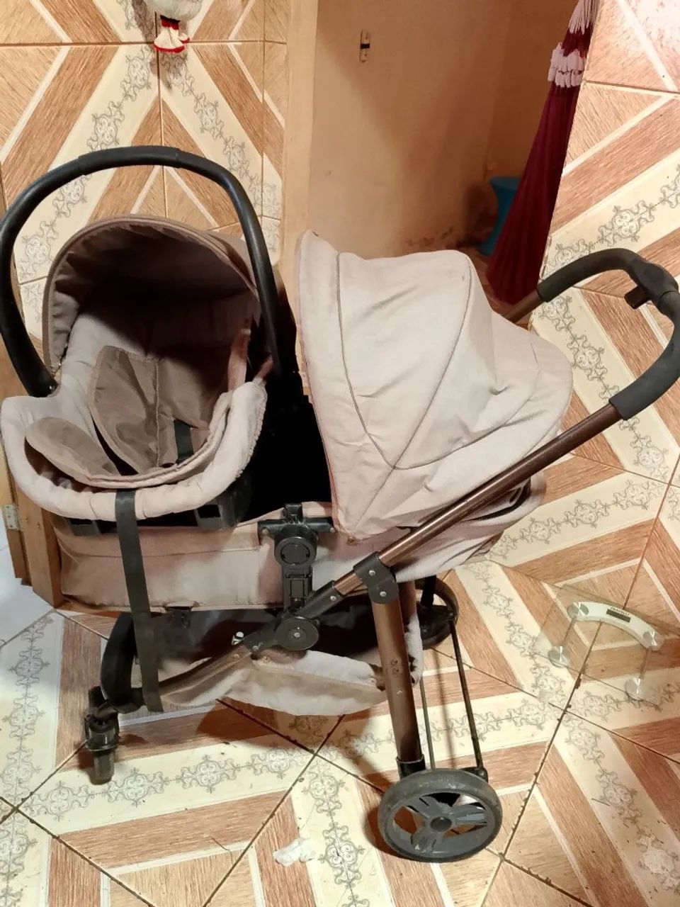 Carrinho Moisés e bebê conforto 