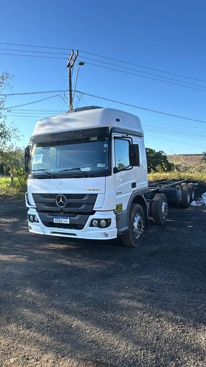 Caminhão Atego 3030