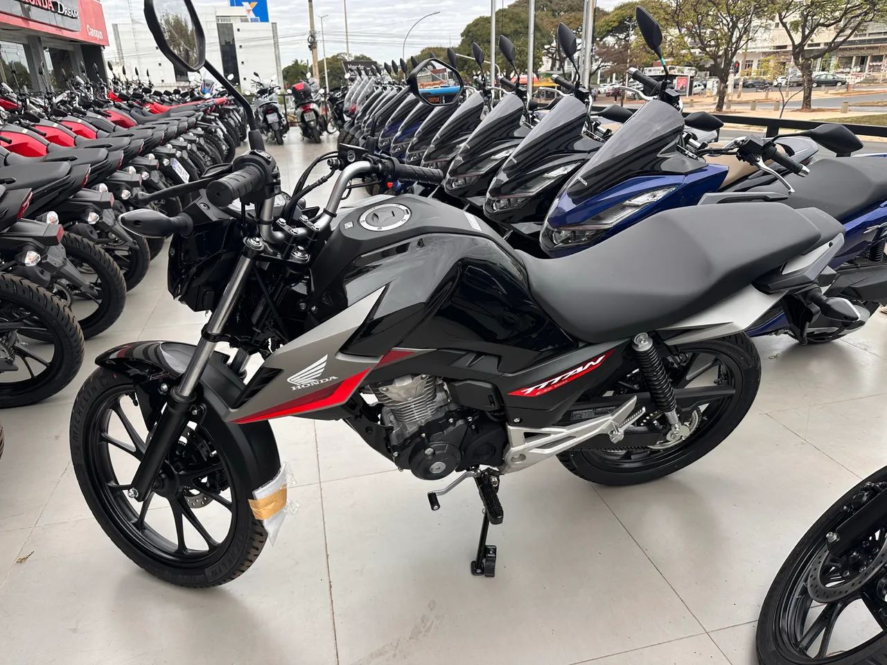Titan zero km  - Foto 2