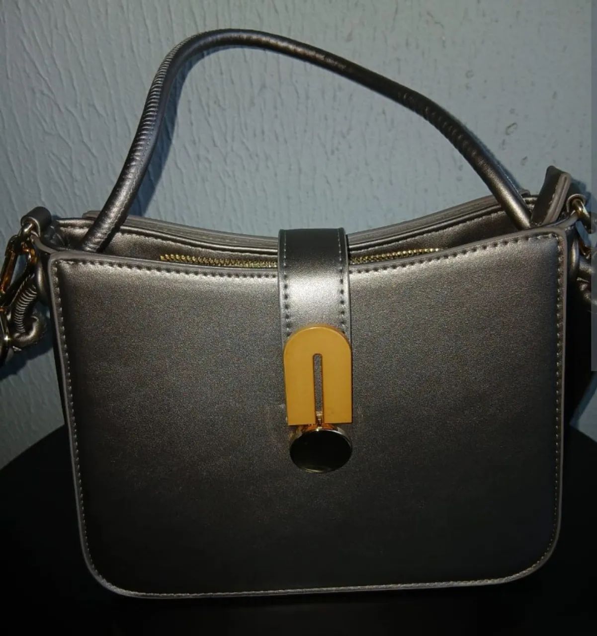 Bolsa de ombro nova.