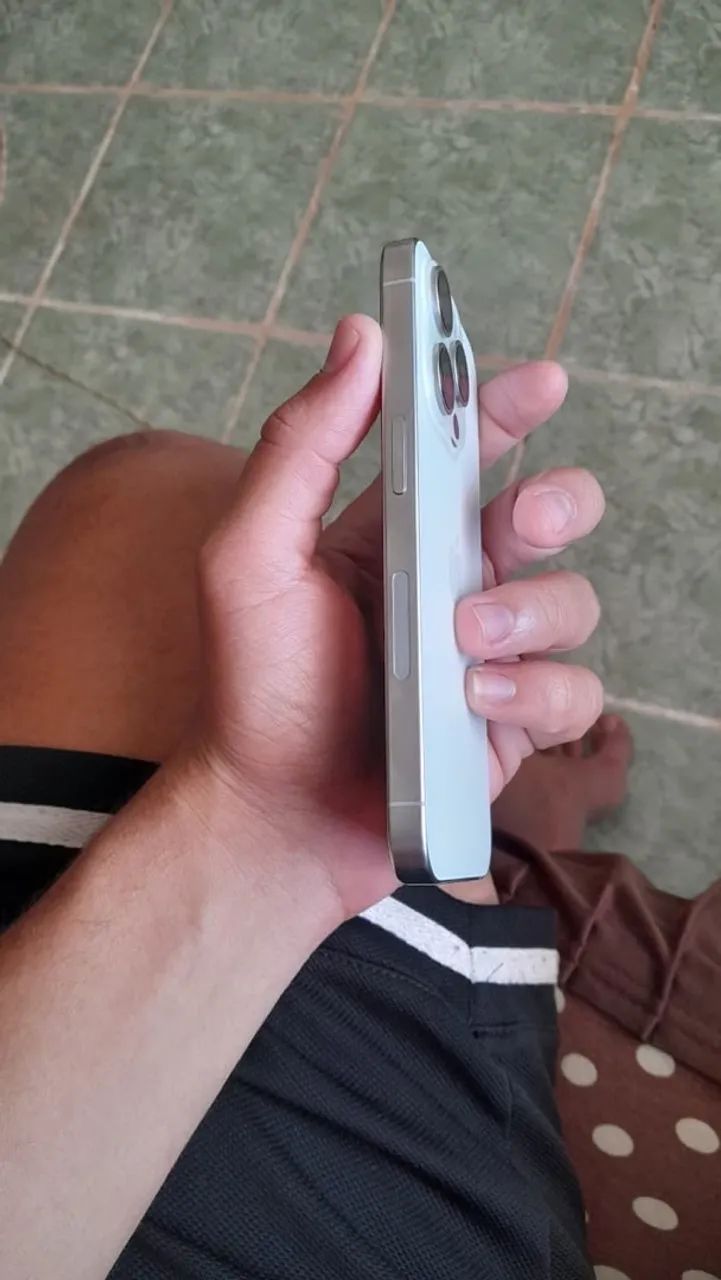 iPhone 15 Pro Branco Titânio - Foto 3