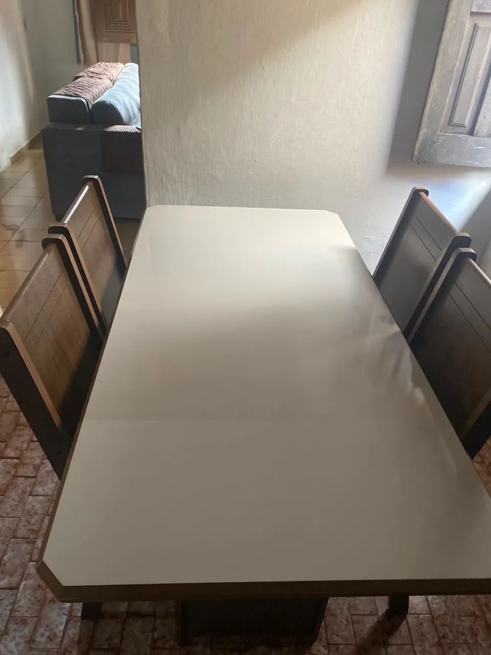 Vendo Mesa de jantar / com 4 lugares 650$ pra vender logo