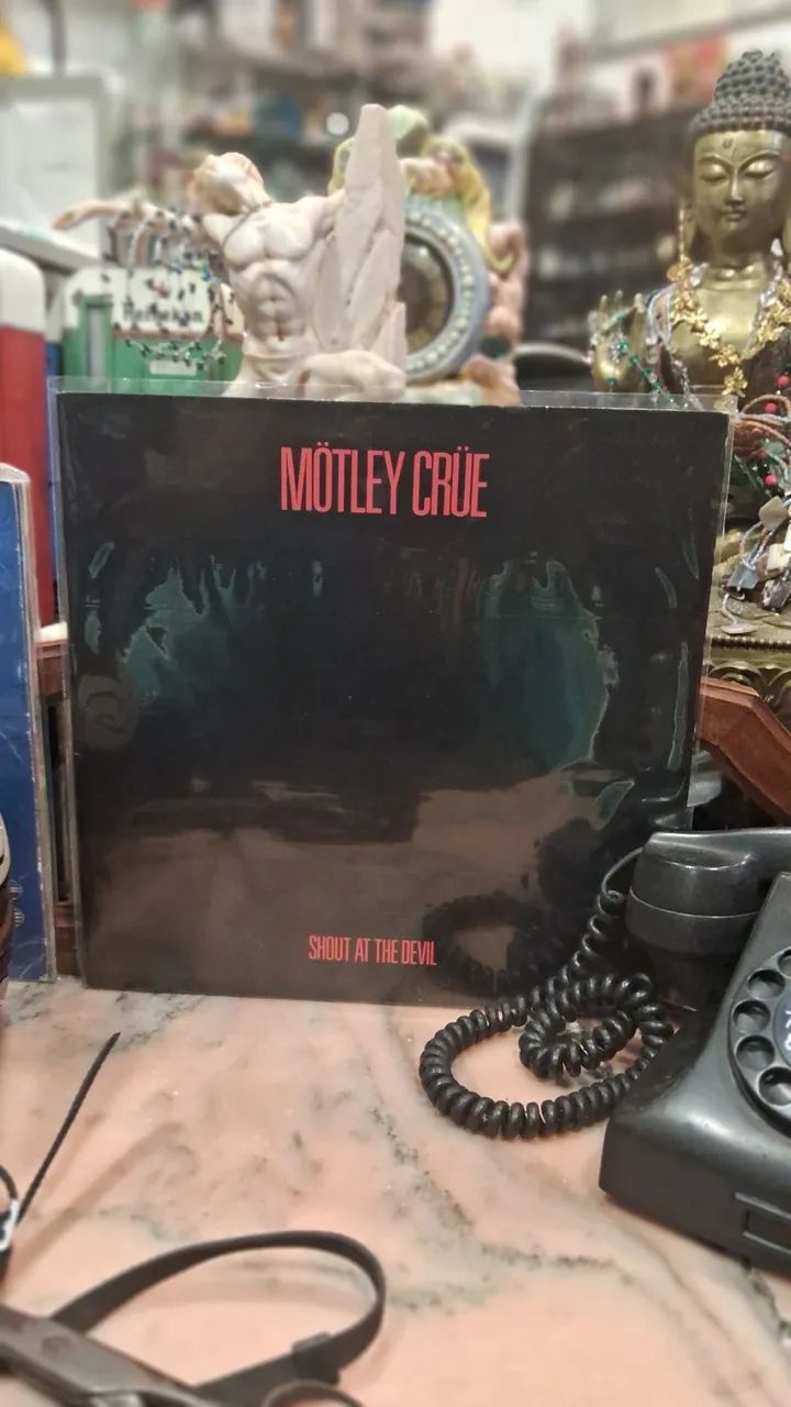 disco de vinil do álbum Shout at the Devil da banda Mötley Crüe