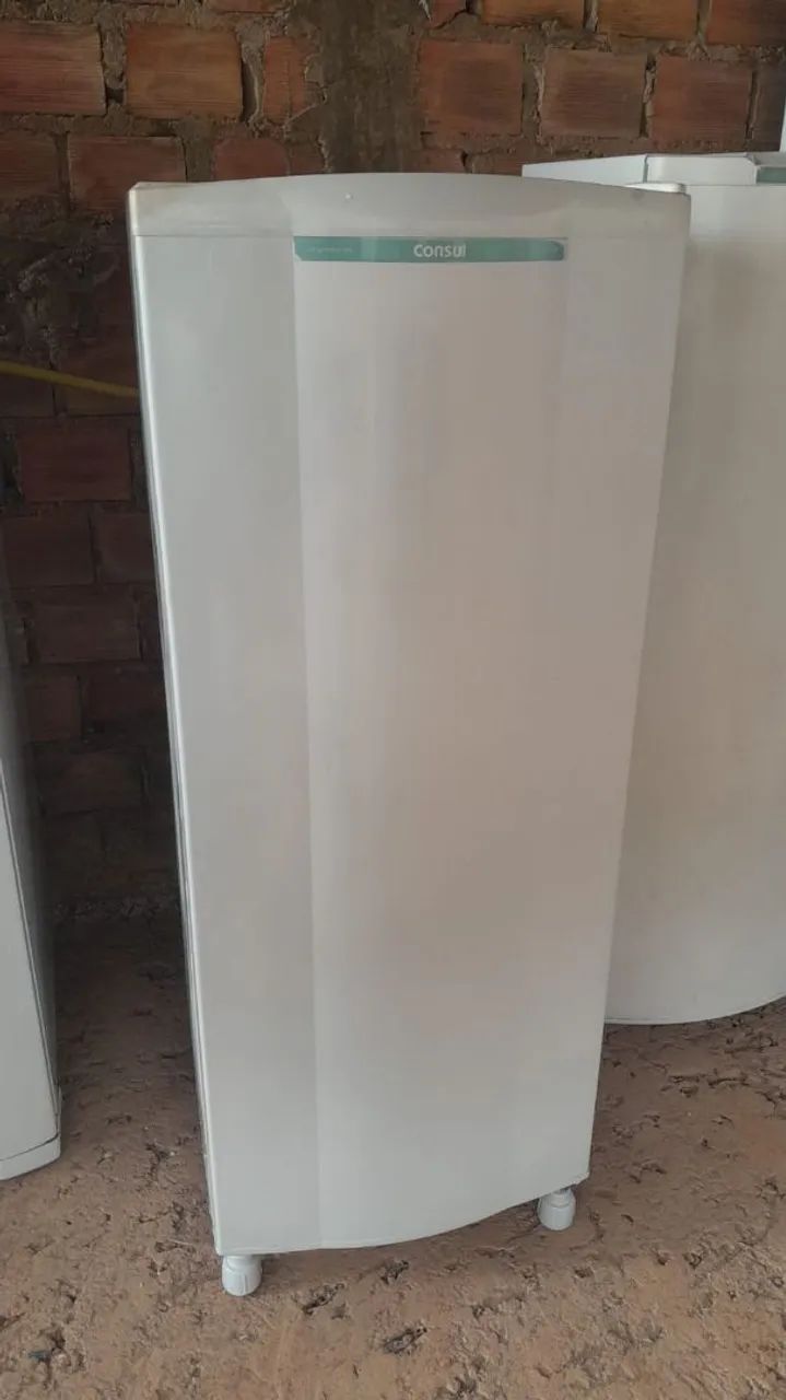 Geladeira cônsul simples. $430