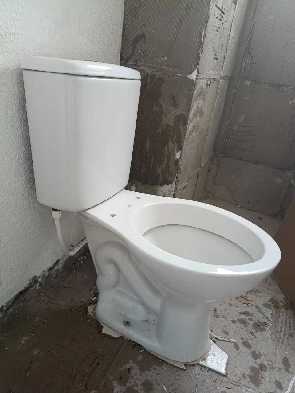 Vaso sanitário Deca com caixa acoplada 