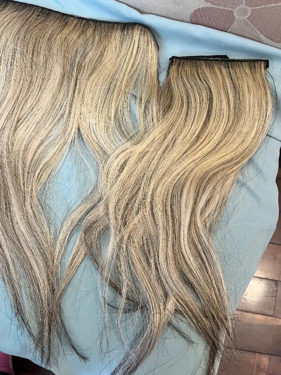 cabelo loiro com fita 