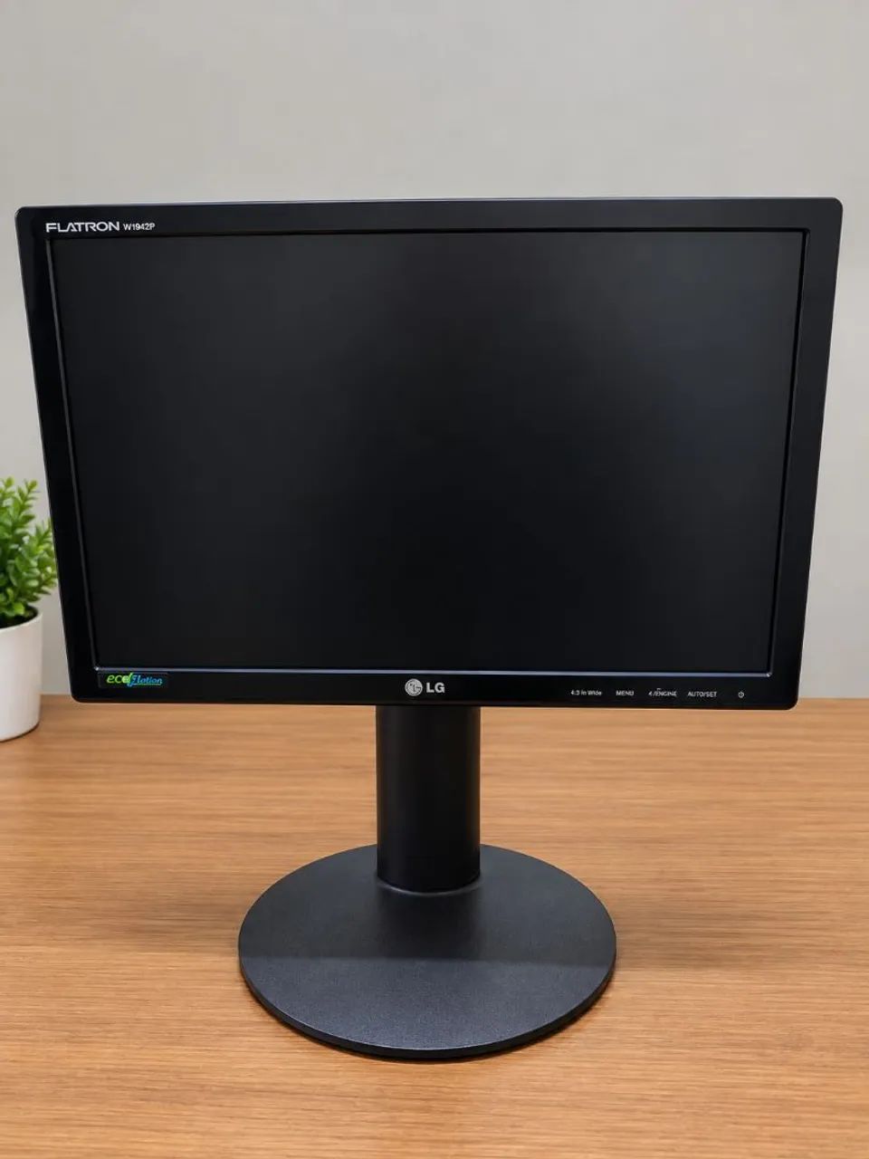 Monitor LG Flatiron W1942P com defeito 